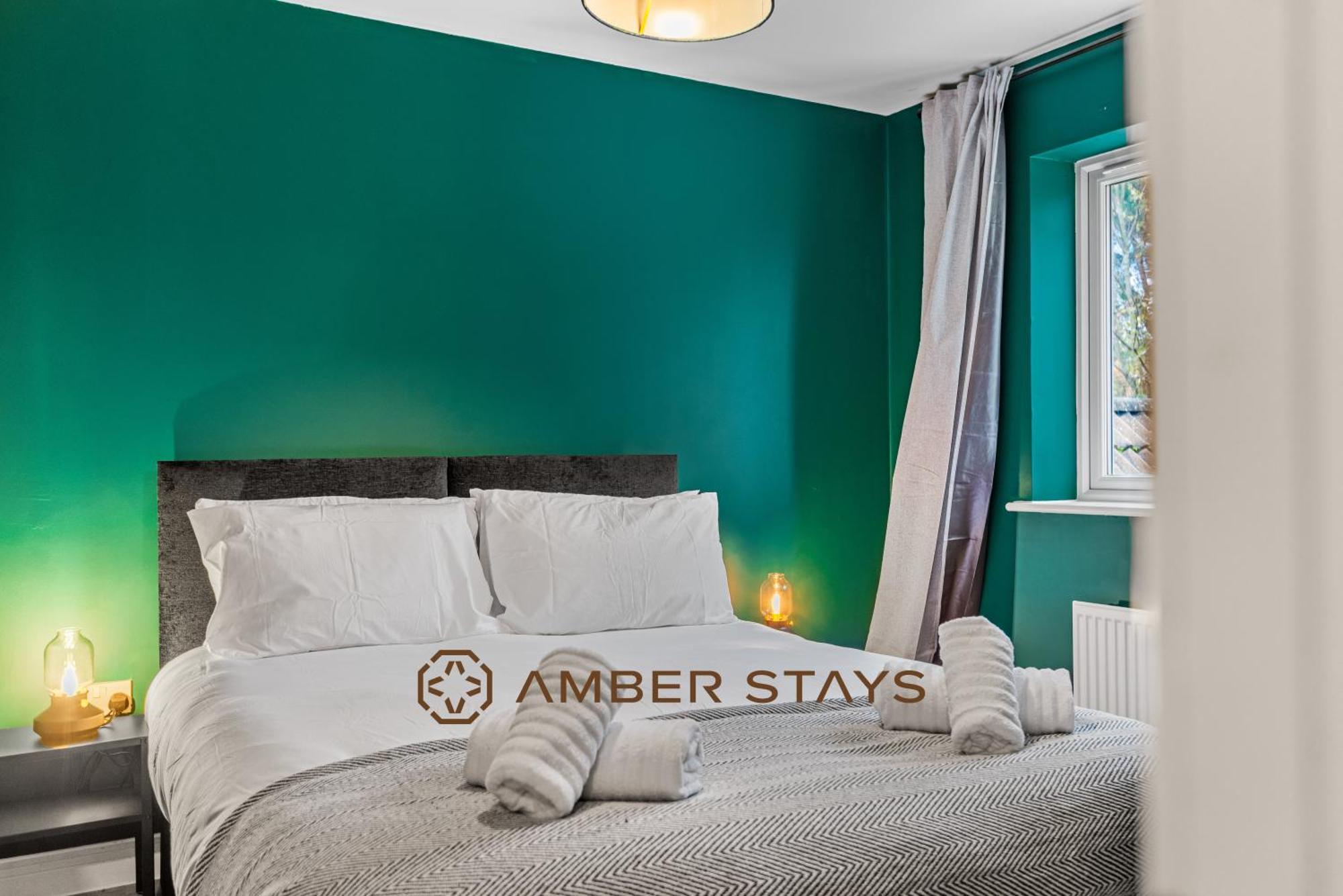 Spacious 5 Bed House In Reading By Amber Stays, Perfect For Business & Contractors, Sleeps 12! المظهر الخارجي الصورة