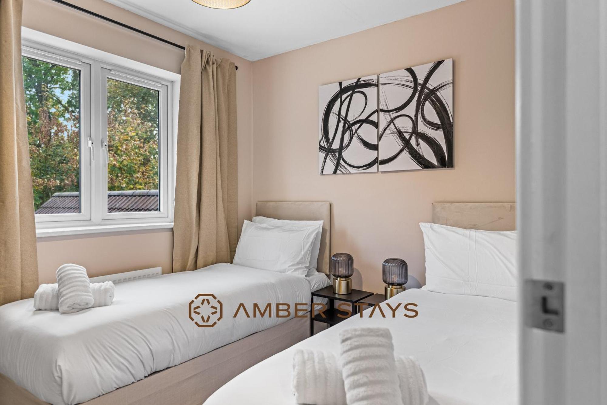 Spacious 5 Bed House In Reading By Amber Stays, Perfect For Business & Contractors, Sleeps 12! المظهر الخارجي الصورة