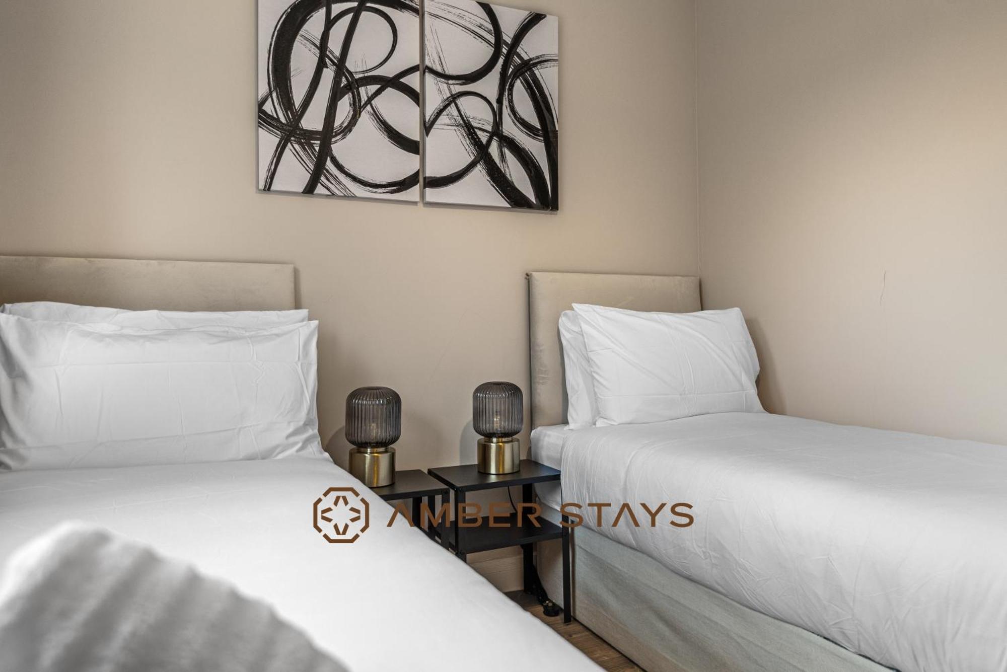 Spacious 5 Bed House In Reading By Amber Stays, Perfect For Business & Contractors, Sleeps 12! المظهر الخارجي الصورة
