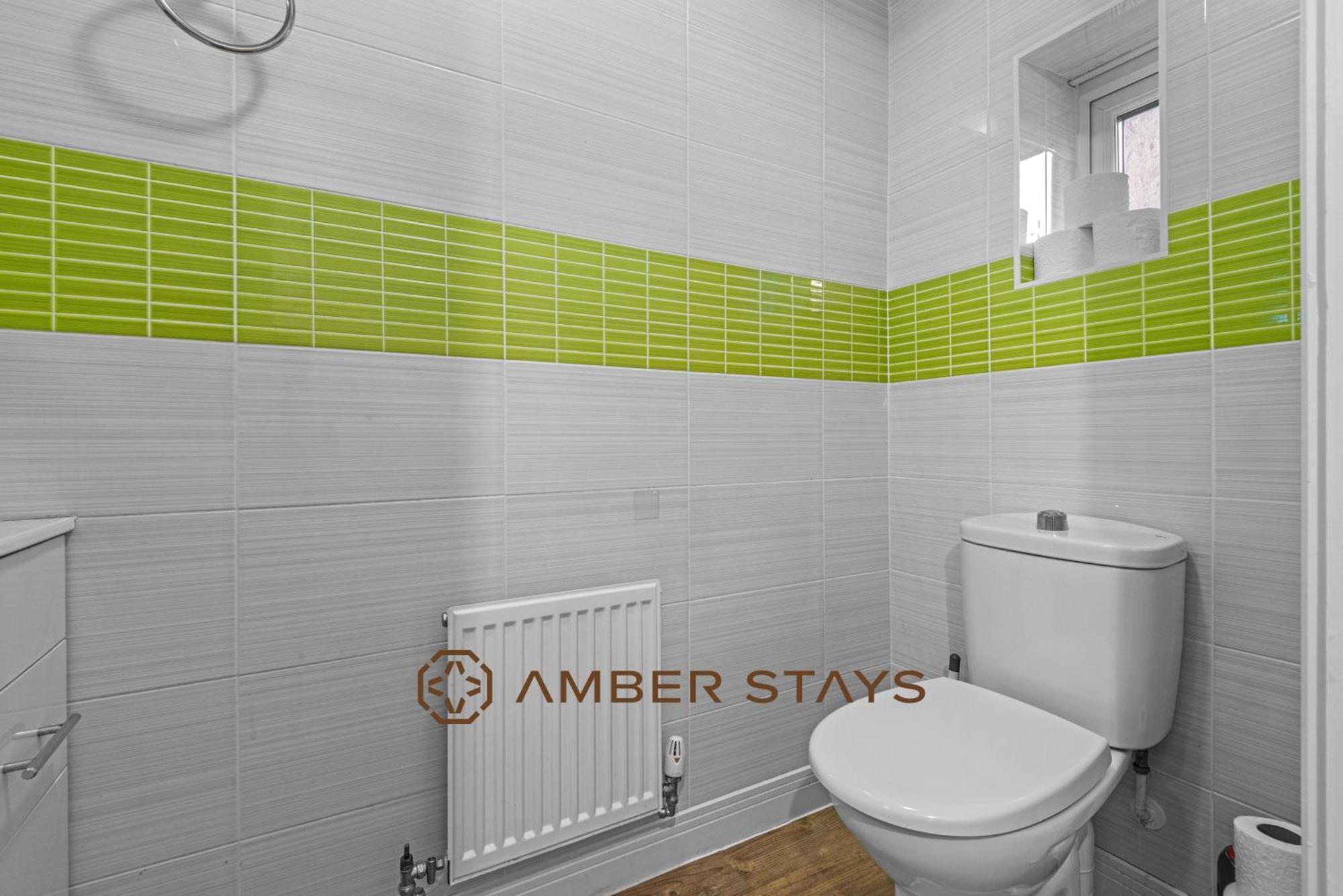 Spacious 5 Bed House In Reading By Amber Stays, Perfect For Business & Contractors, Sleeps 12! المظهر الخارجي الصورة