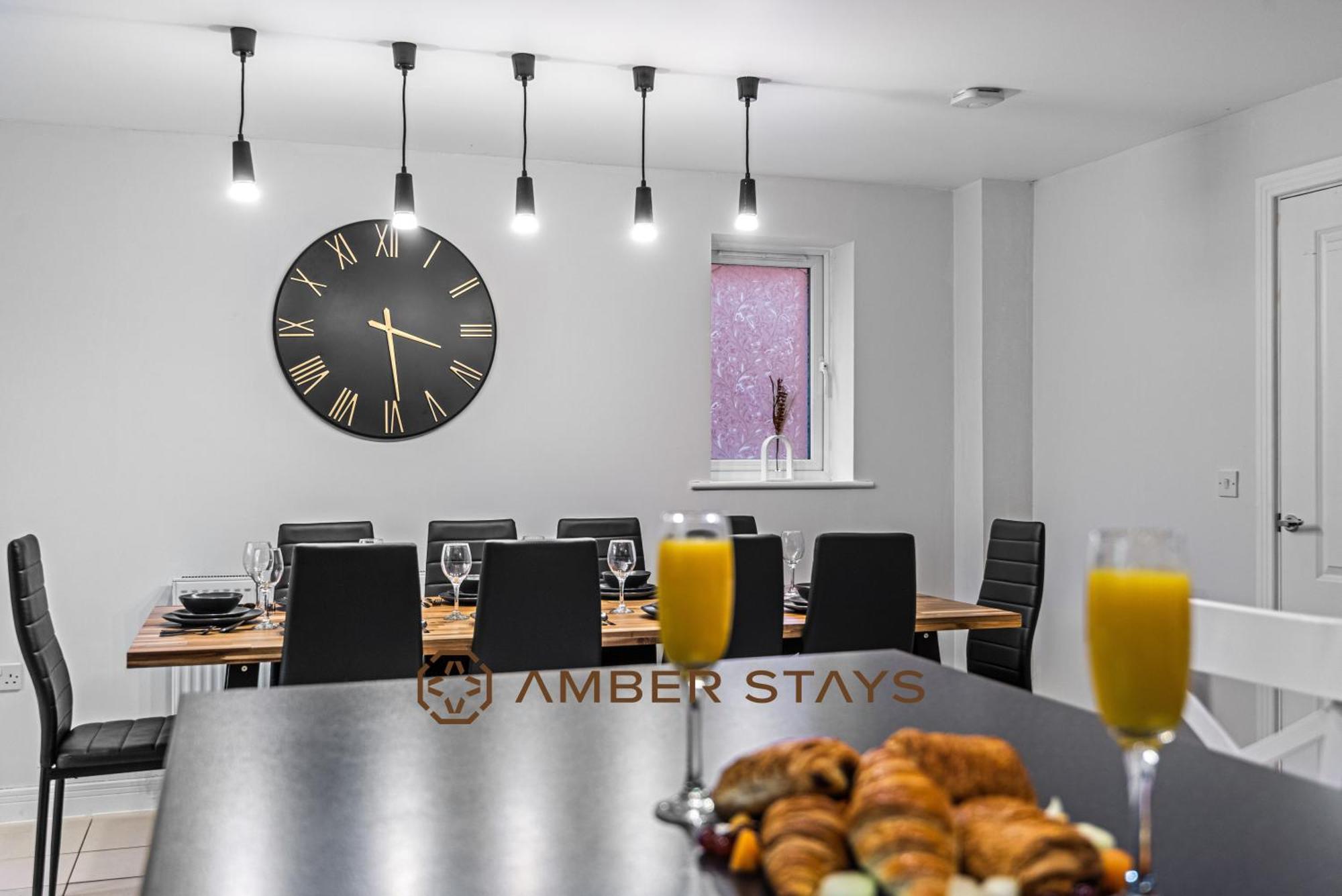 Spacious 5 Bed House In Reading By Amber Stays, Perfect For Business & Contractors, Sleeps 12! المظهر الخارجي الصورة