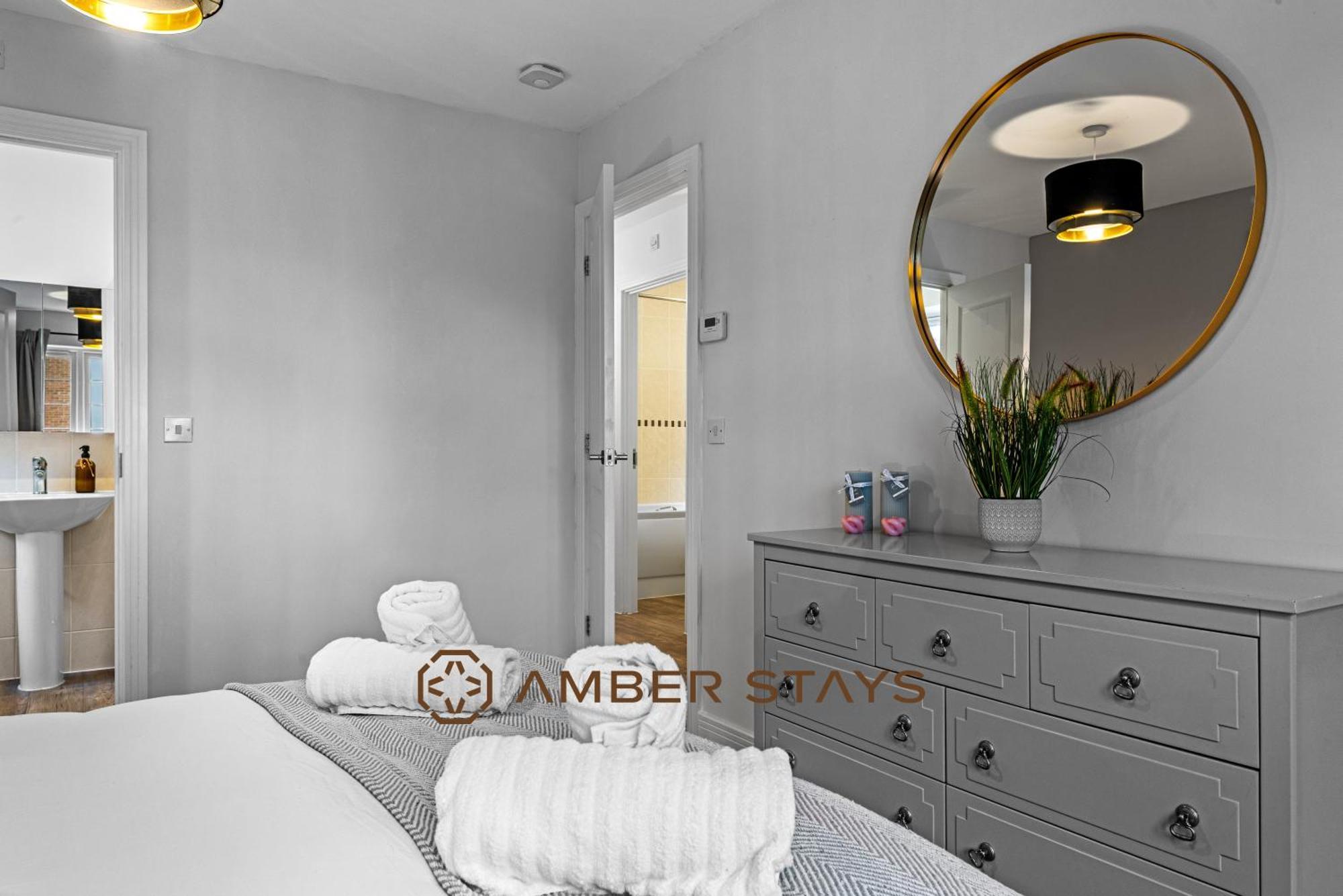 Spacious 5 Bed House In Reading By Amber Stays, Perfect For Business & Contractors, Sleeps 12! المظهر الخارجي الصورة