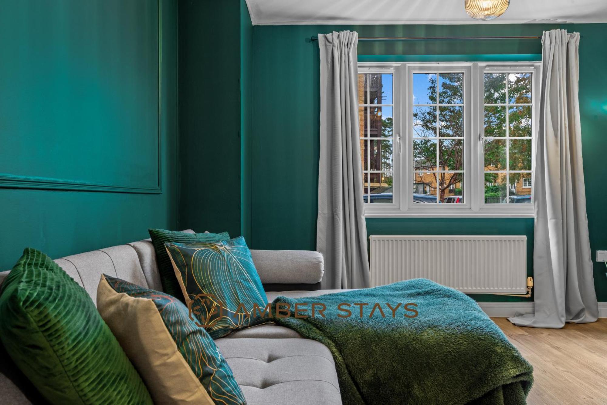 Spacious 5 Bed House In Reading By Amber Stays, Perfect For Business & Contractors, Sleeps 12! المظهر الخارجي الصورة