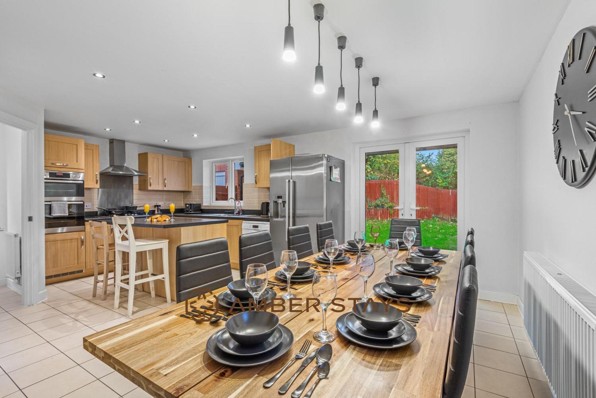 Spacious 5 Bed House In Reading By Amber Stays, Perfect For Business & Contractors, Sleeps 12! المظهر الخارجي الصورة