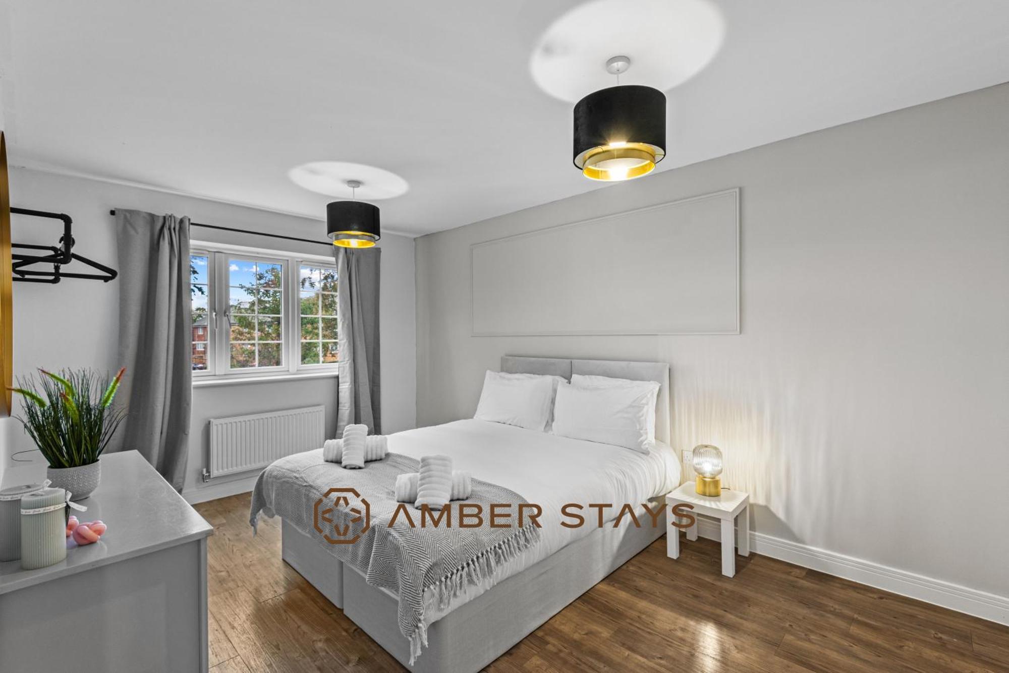 Spacious 5 Bed House In Reading By Amber Stays, Perfect For Business & Contractors, Sleeps 12! المظهر الخارجي الصورة