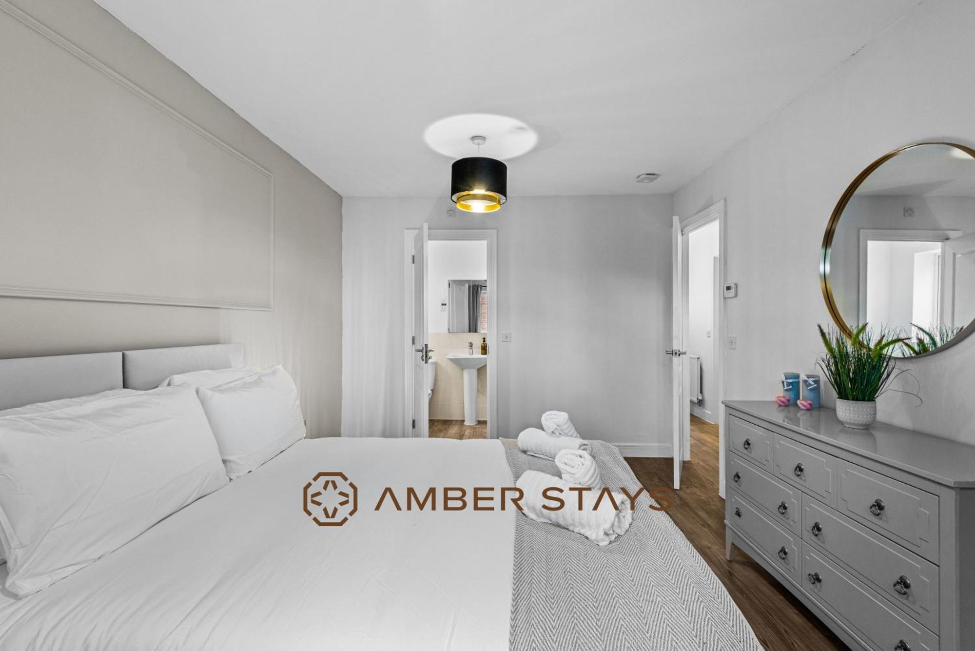 Spacious 5 Bed House In Reading By Amber Stays, Perfect For Business & Contractors, Sleeps 12! المظهر الخارجي الصورة