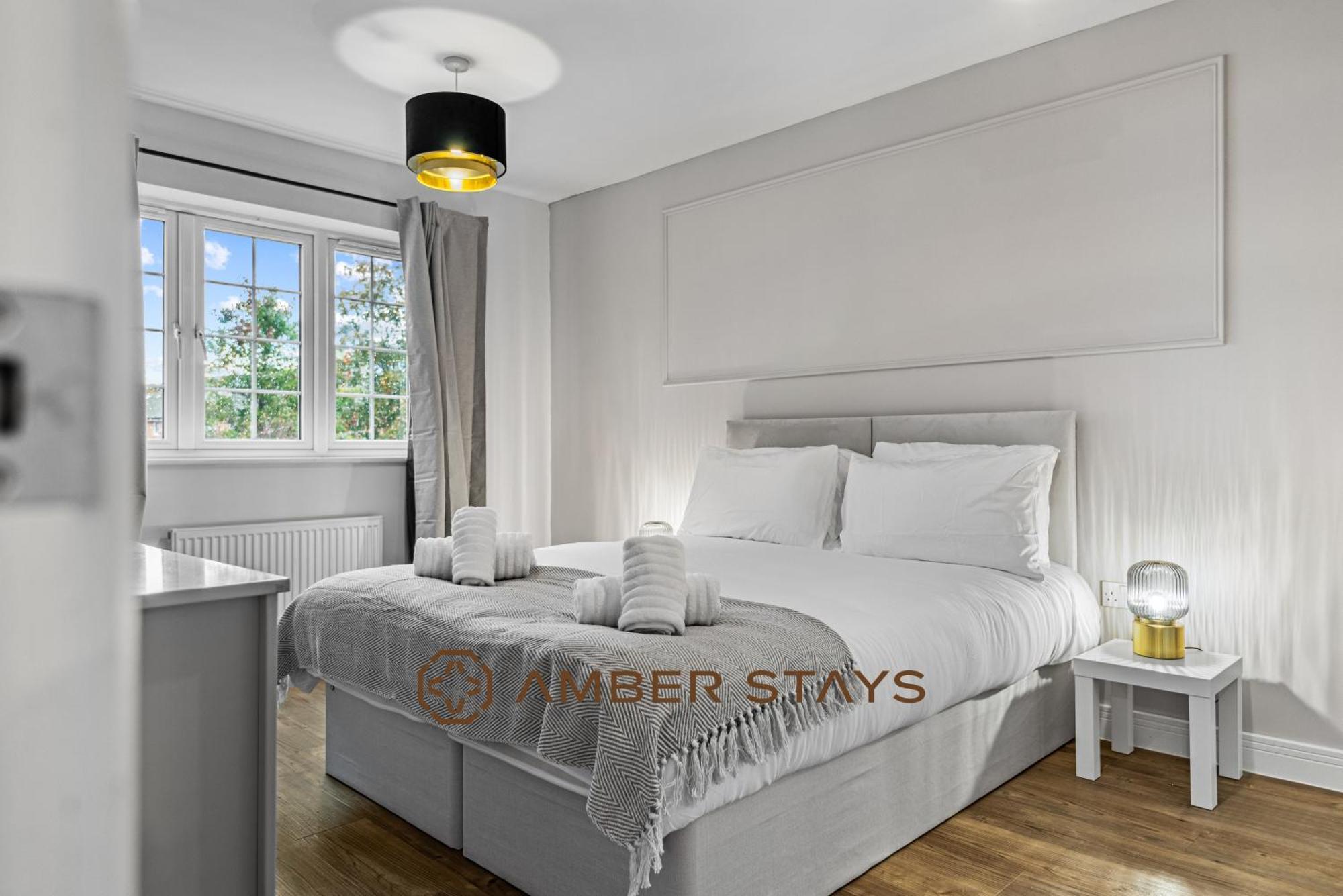 Spacious 5 Bed House In Reading By Amber Stays, Perfect For Business & Contractors, Sleeps 12! المظهر الخارجي الصورة