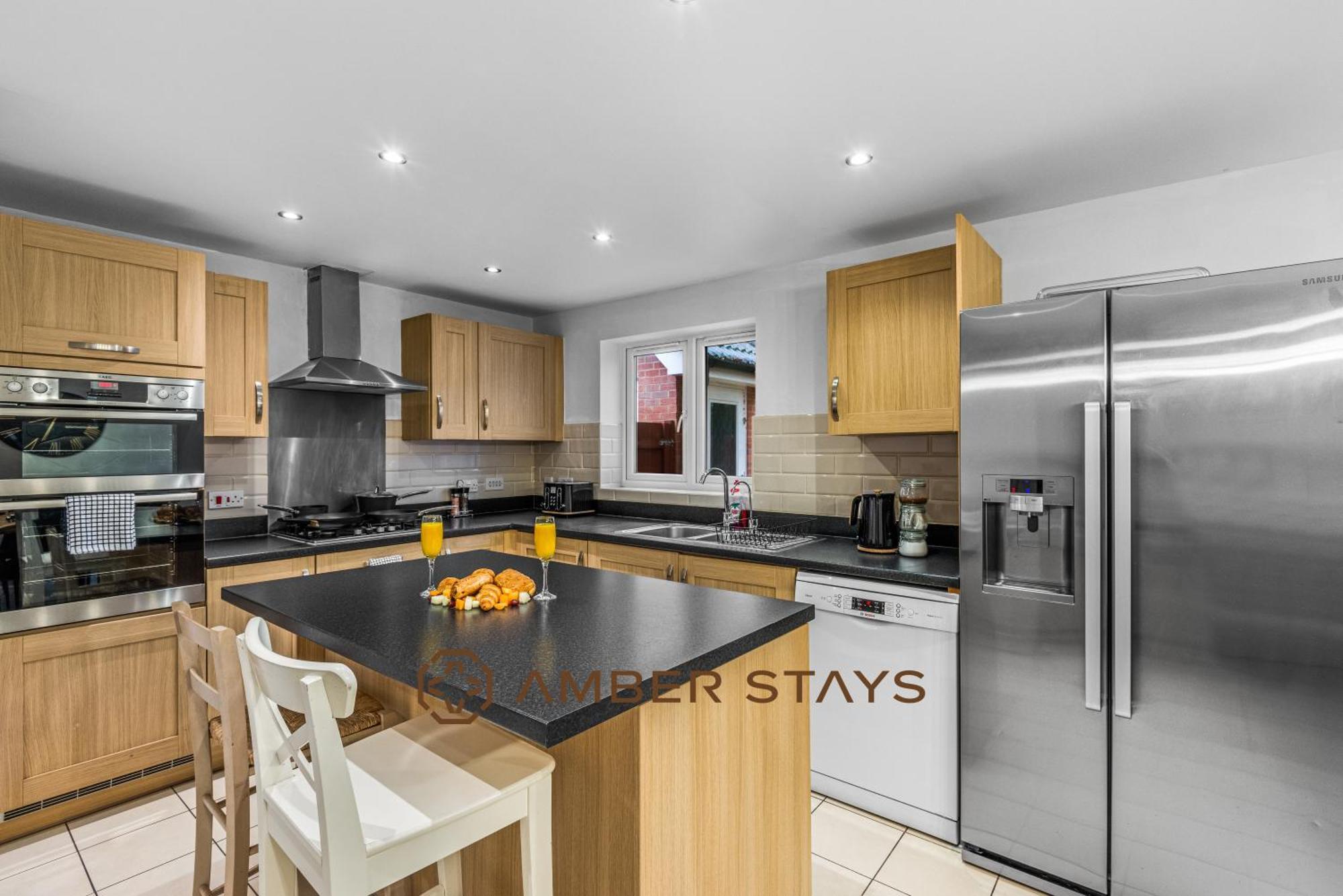 Spacious 5 Bed House In Reading By Amber Stays, Perfect For Business & Contractors, Sleeps 12! المظهر الخارجي الصورة