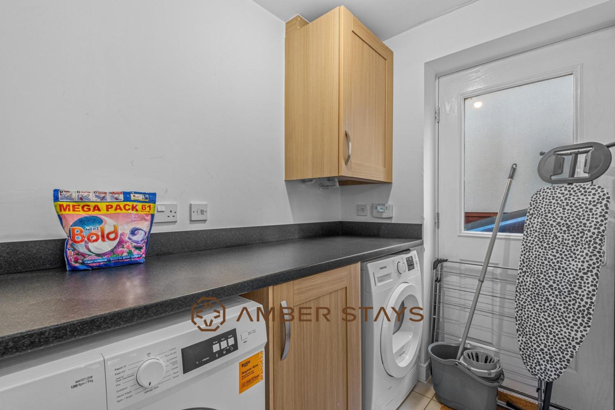 Spacious 5 Bed House In Reading By Amber Stays, Perfect For Business & Contractors, Sleeps 12! المظهر الخارجي الصورة