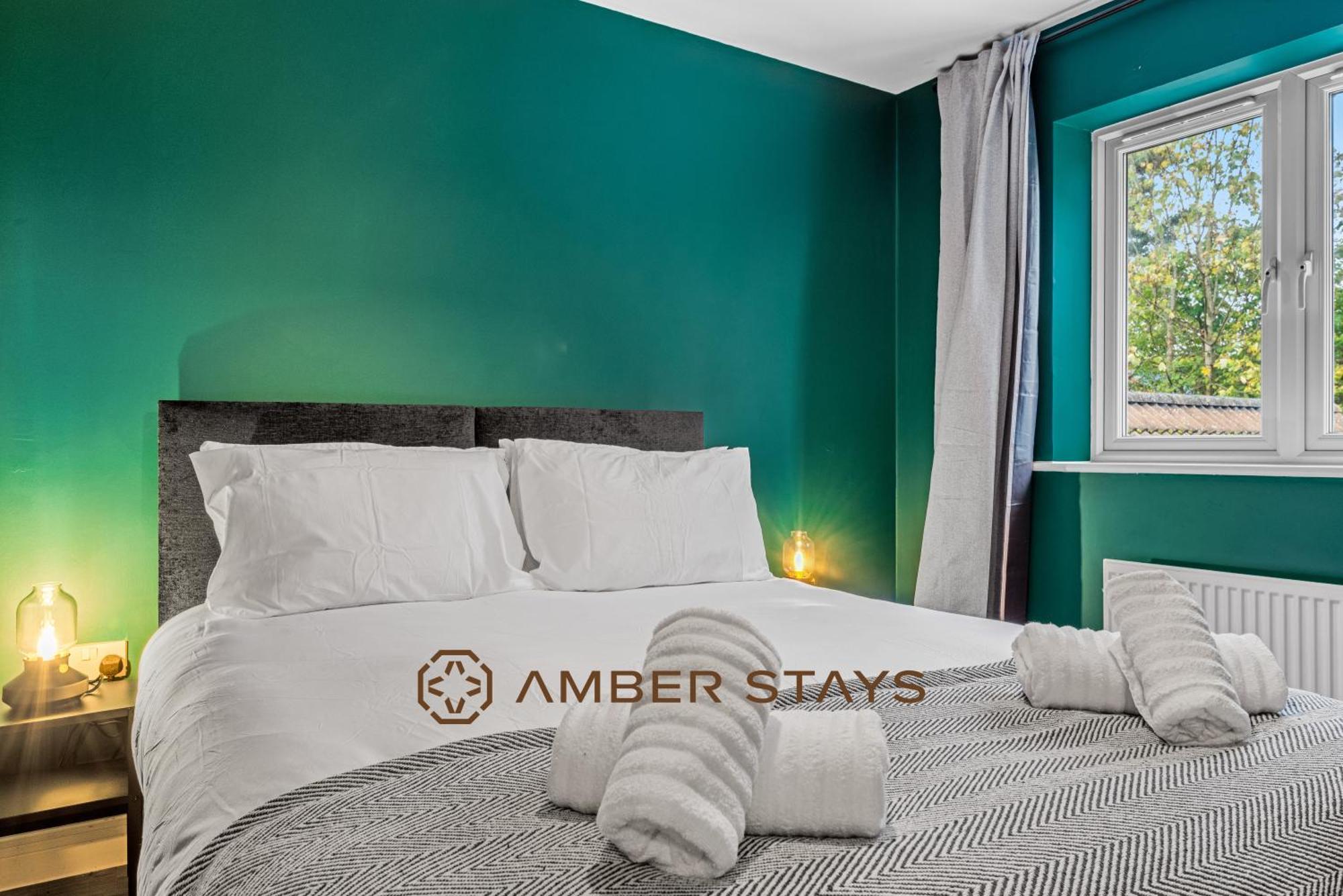 Spacious 5 Bed House In Reading By Amber Stays, Perfect For Business & Contractors, Sleeps 12! المظهر الخارجي الصورة
