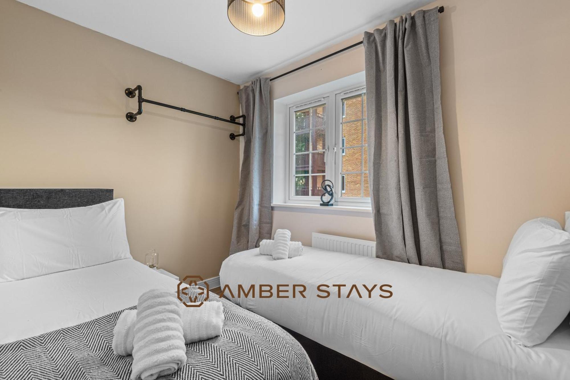 Spacious 5 Bed House In Reading By Amber Stays, Perfect For Business & Contractors, Sleeps 12! المظهر الخارجي الصورة